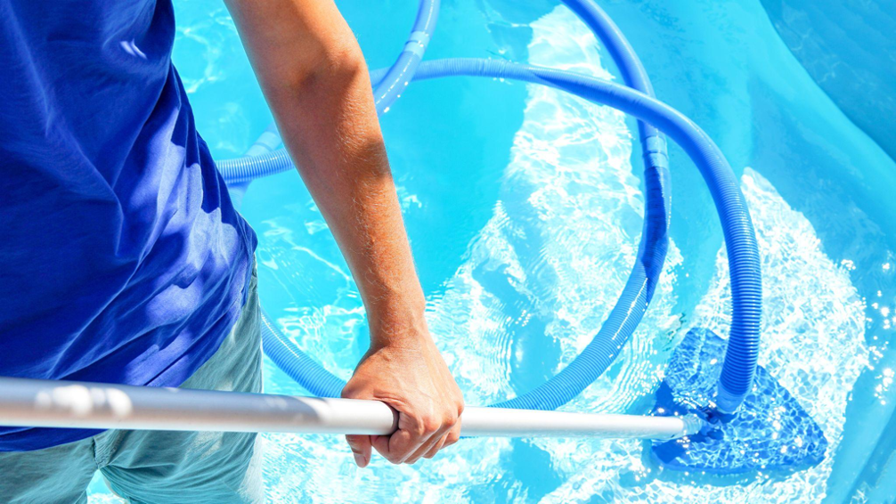 Making a Splash: Your Easy Guide to Pool Filter Care in North Houston