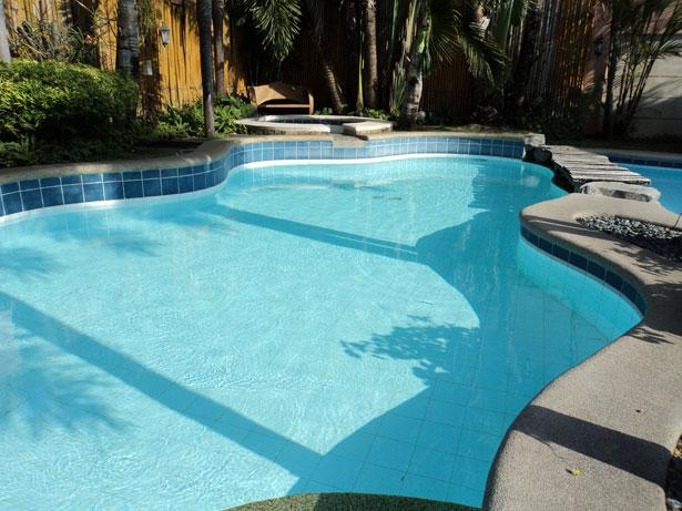 Expert Pool Cleaning Services in The Woodlands
